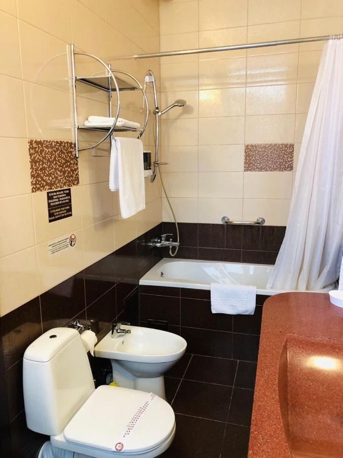 Classic Hotel Kharkiv Bagian luar foto
