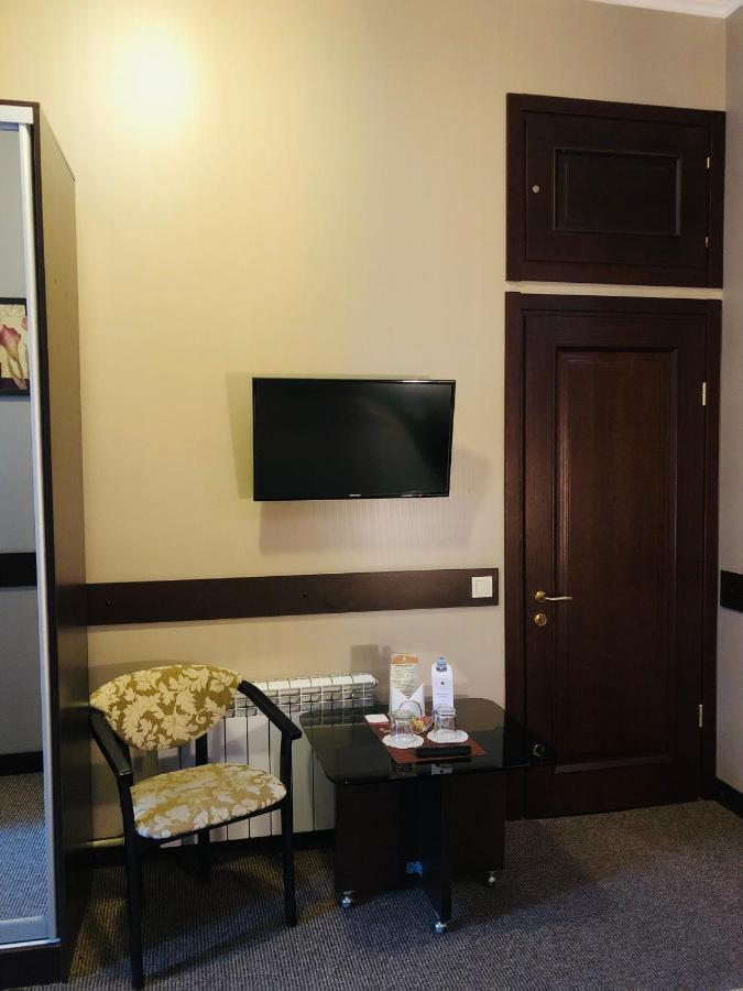 Classic Hotel Kharkiv Bagian luar foto
