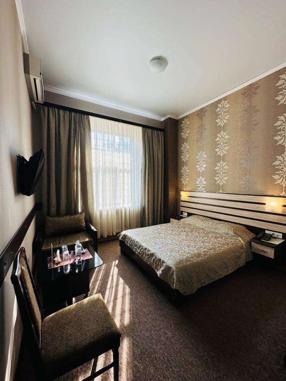 Classic Hotel Kharkiv Bagian luar foto