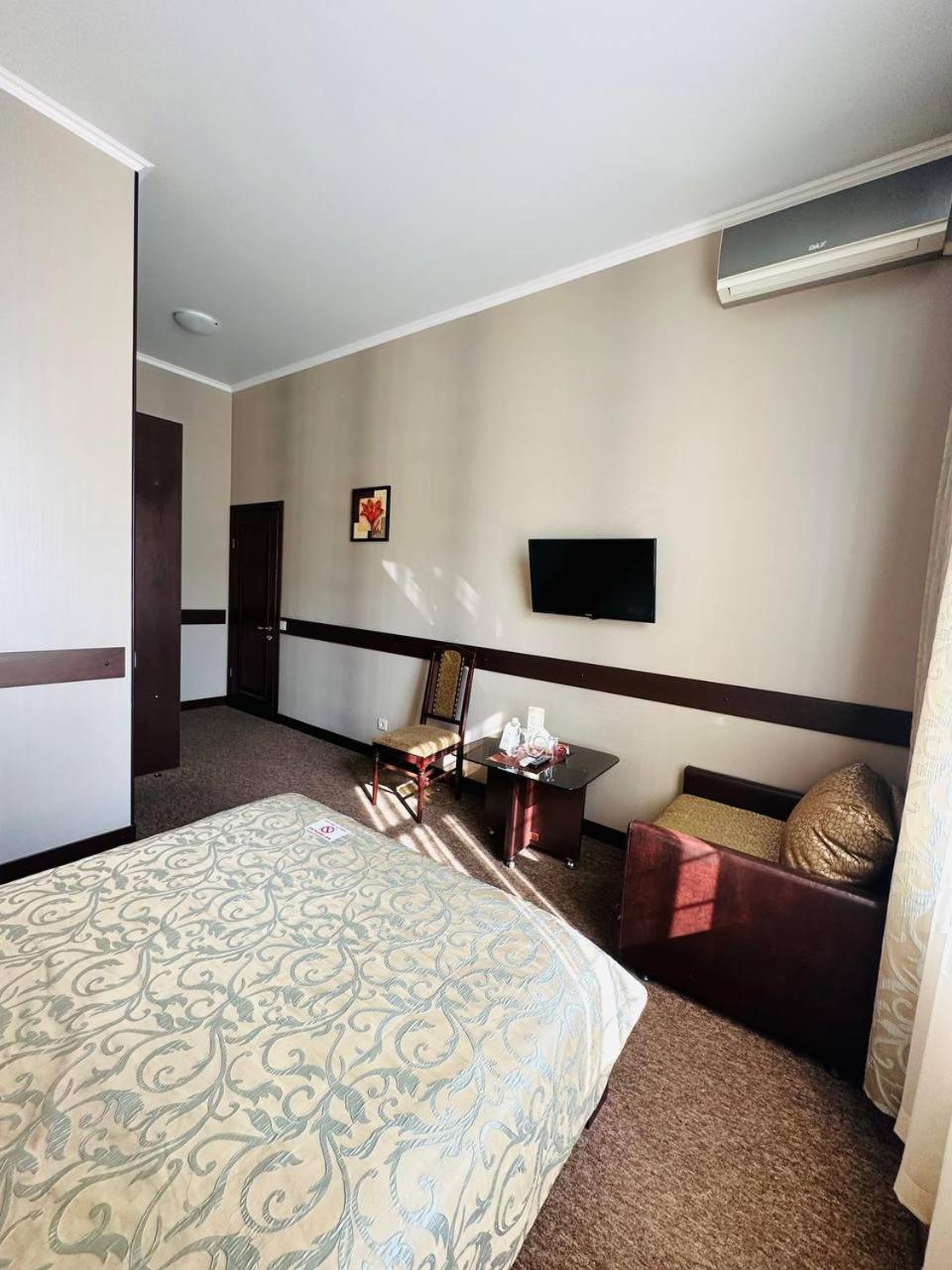 Classic Hotel Kharkiv Bagian luar foto