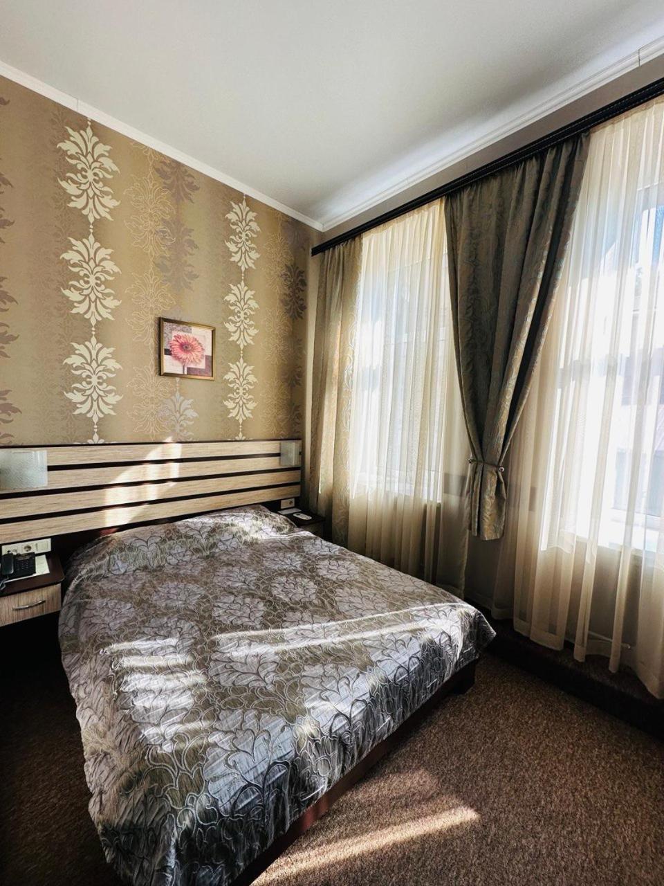 Classic Hotel Kharkiv Bagian luar foto
