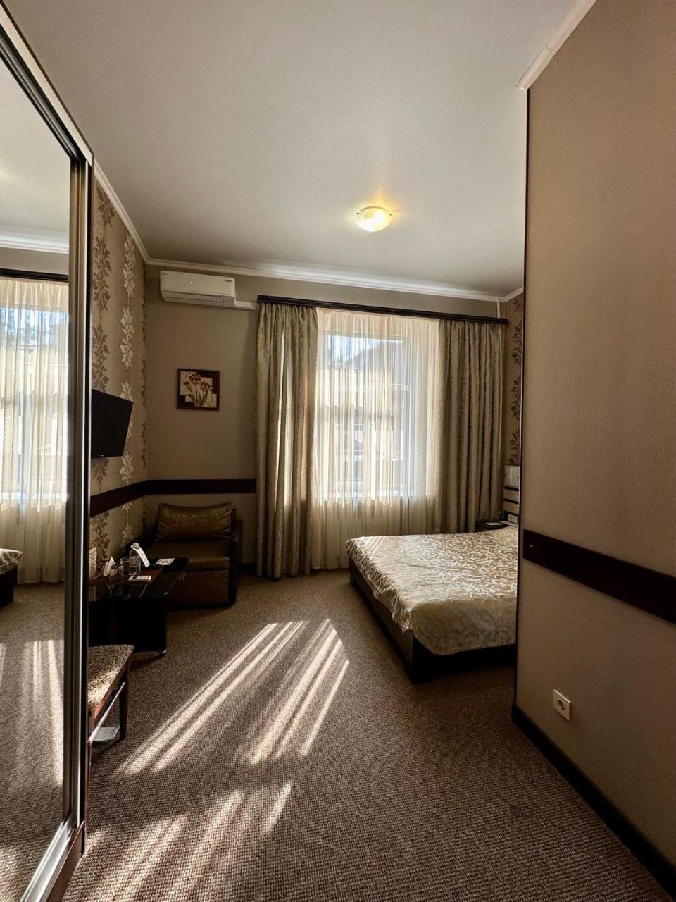 Classic Hotel Kharkiv Bagian luar foto