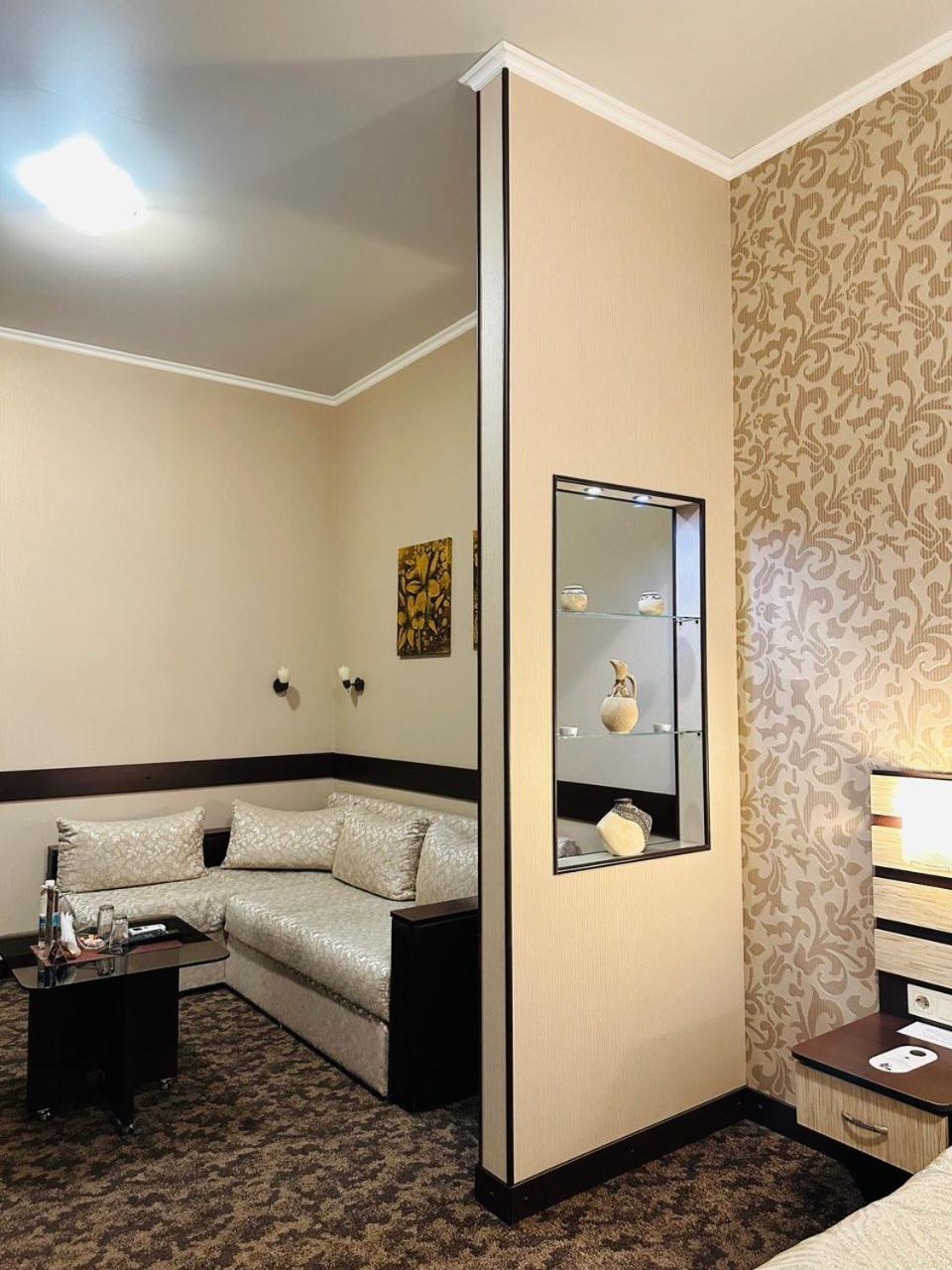 Classic Hotel Kharkiv Bagian luar foto