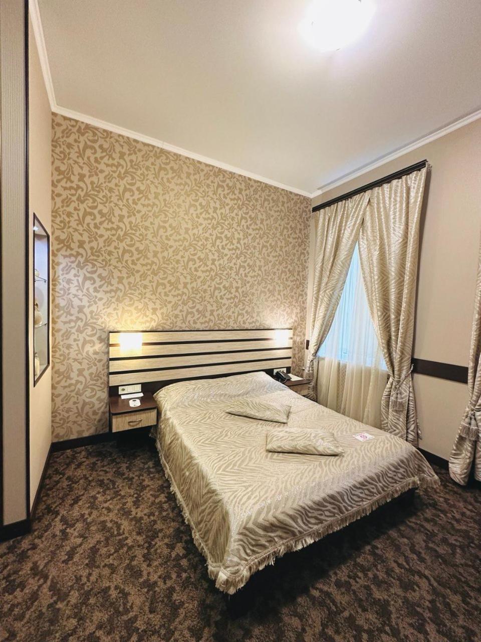 Classic Hotel Kharkiv Bagian luar foto